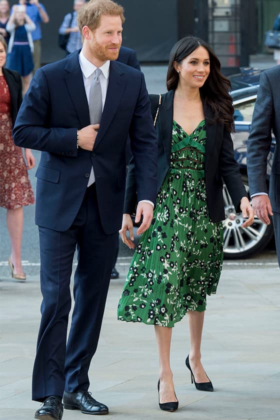meghan markle broke royal tradition bare legs 2018 Endeavor Fund Awards