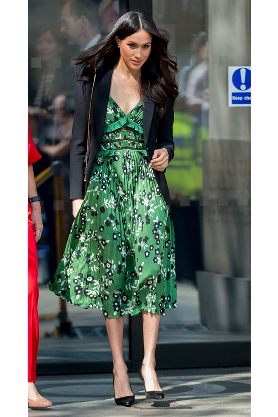 meghan markle broke royal tradition bare legs 2018 Endeavor Fund Awards