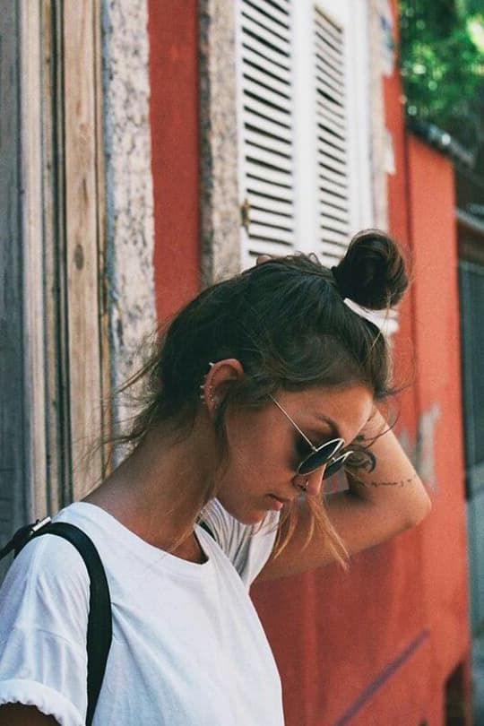 messy-bun-summer-hairstyle-inspiration