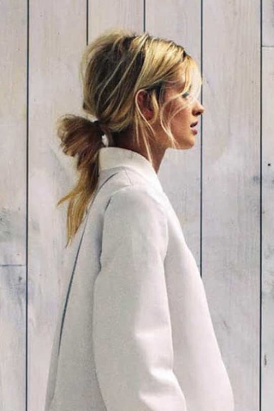 messy-bun-summer-hairstyle-inspiration