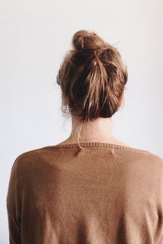 messy-bun-summer-hairstyle-inspiration