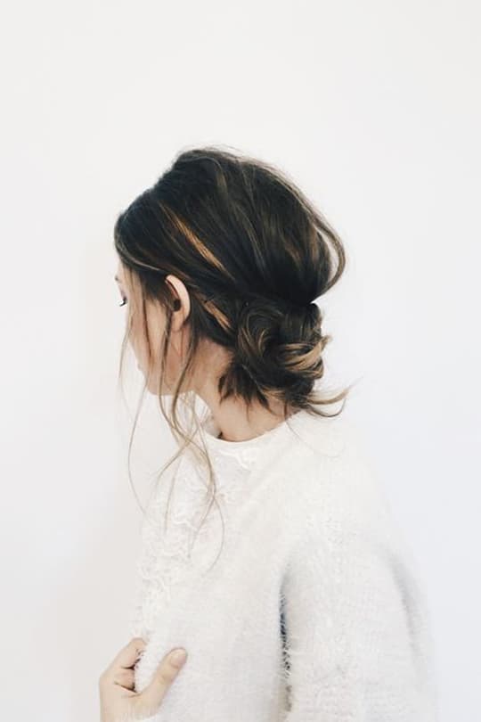 messy-bun-summer-hairstyle-inspiration