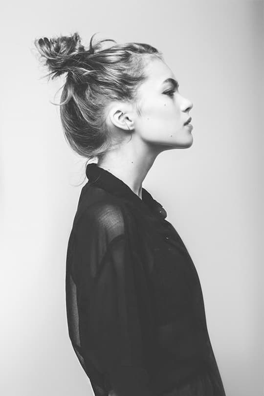 messy-bun-summer-hairstyle-inspiration