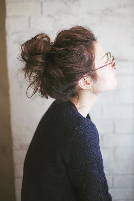 messy-bun-summer-hairstyle-inspiration