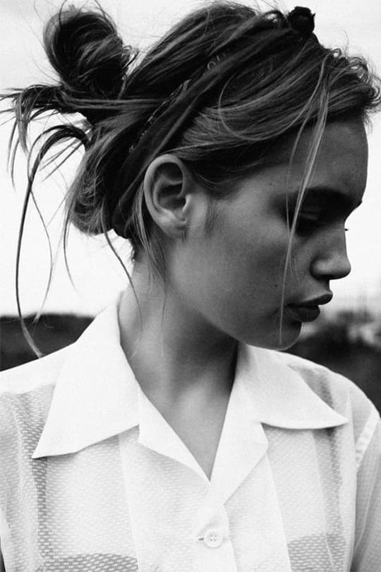 messy-bun-summer-hairstyle-inspiration