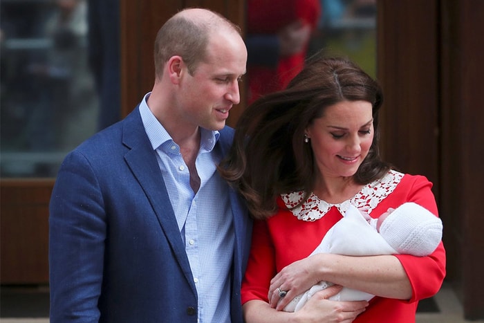 小王子首露面！威廉王子陪伴凱特皇妃，以傳統方式慶祝第 3 個孩子誕生！