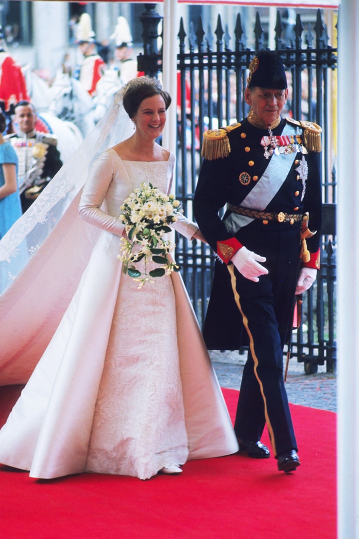 皇室婚禮的婚紗都長這樣！看看這 30 件來自各國公主、王妃、皇后的婚紗，會顛覆你的想象！