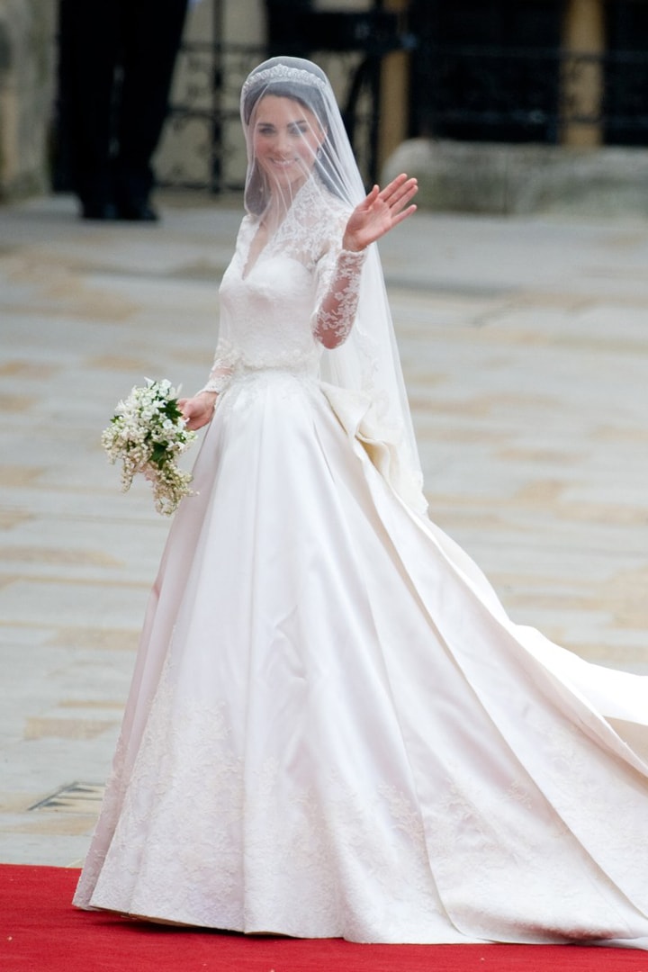 皇室婚禮的婚紗都長這樣！看看這 30 件來自各國公主、王妃、皇后的婚紗，會顛覆你的想象！