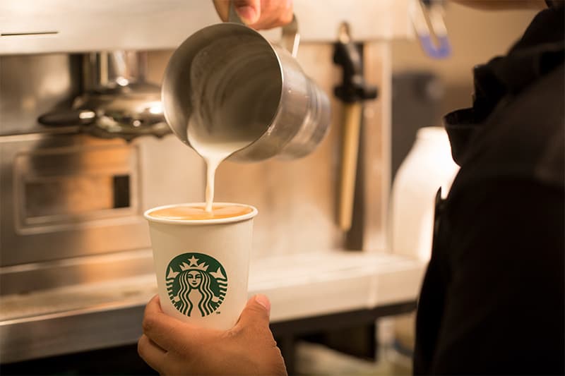 全美超過 8000 間 Starbucks 停業一天,為的就是進行員工培訓?