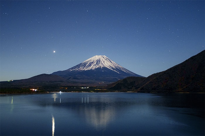 這樣欣賞富士山才是生活態度！到日本要參加的就是「富士‧湖畔の映画祭」