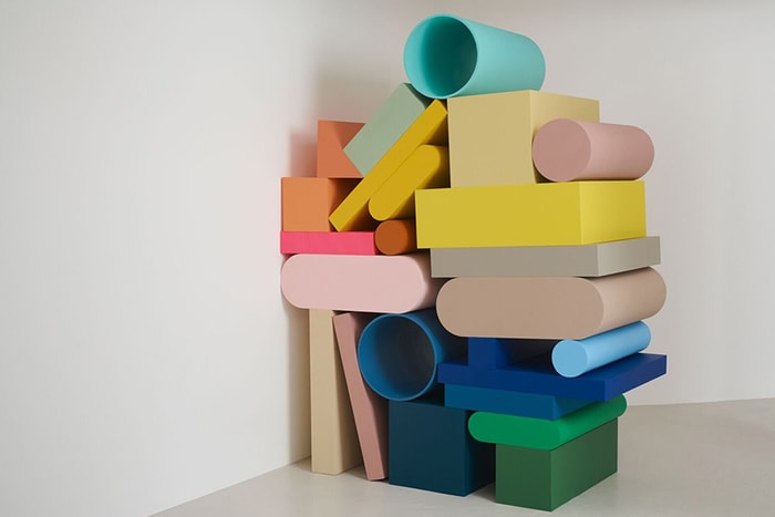 時尚與藝術息息相關-COS x Sophie Smallhorn 帶來色彩繽紛的小擺設