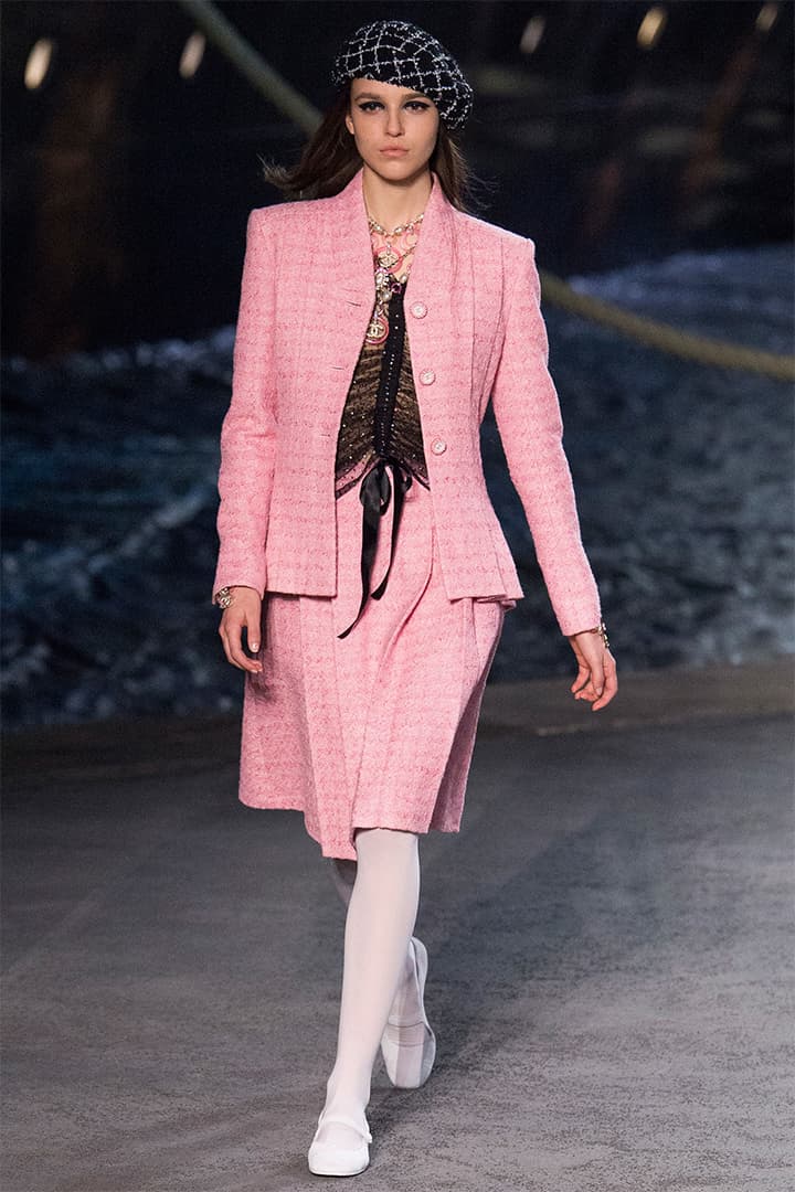 chanel-cruise-2019 runway marine style