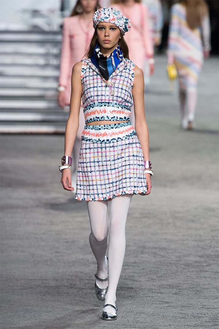 chanel-cruise-2019 runway marine style