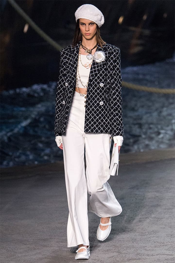 chanel-cruise-2019 runway marine style