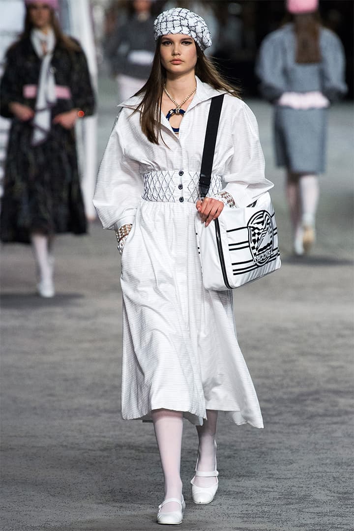 chanel-cruise-2019 runway marine style