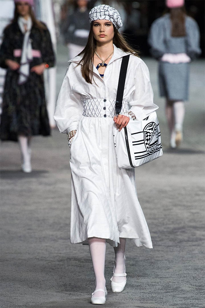chanel-cruise-2019 runway marine style