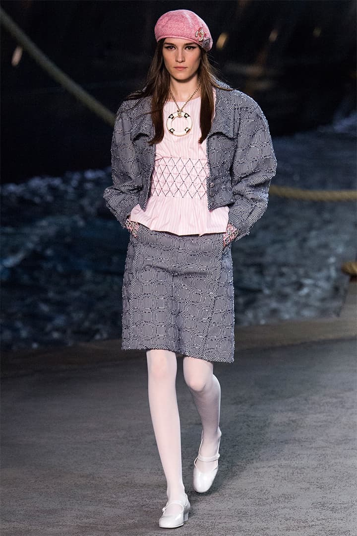 chanel-cruise-2019 runway marine style