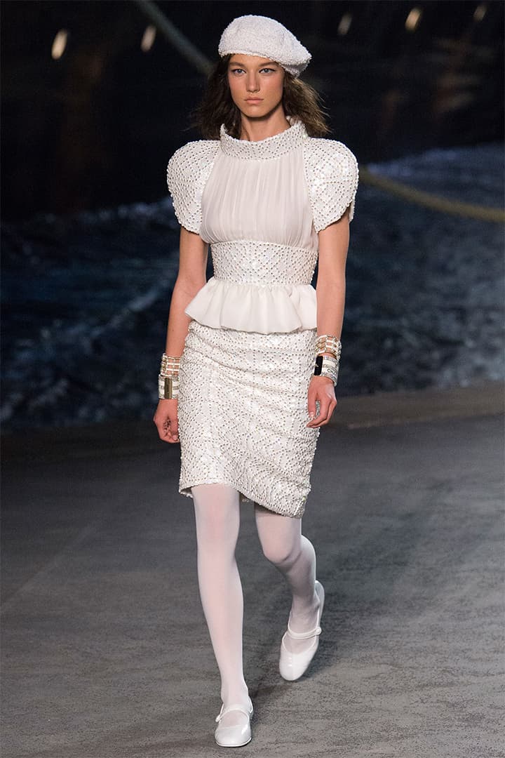 chanel-cruise-2019 runway marine style