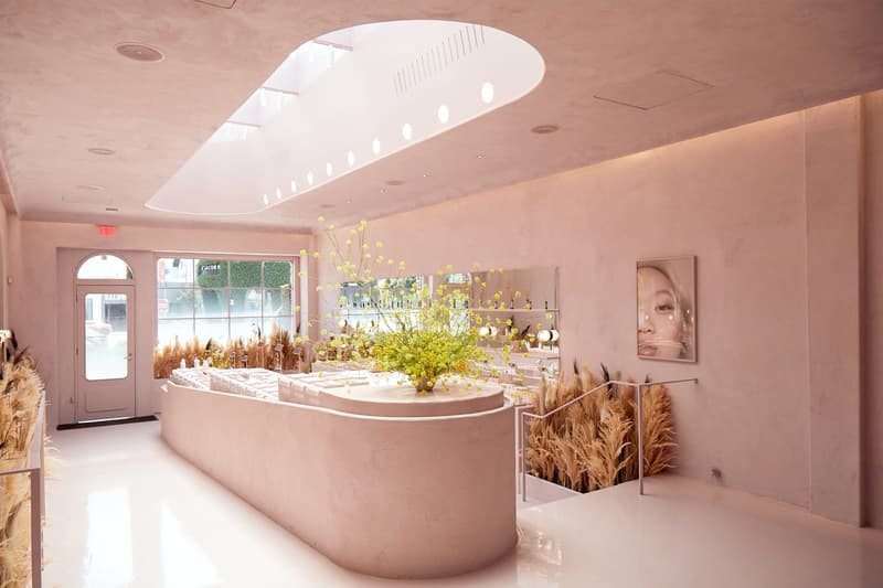 GLOSSIER LOS ANGELES STORE OPENING BEAUTY BRAND INTO THE GLOSS