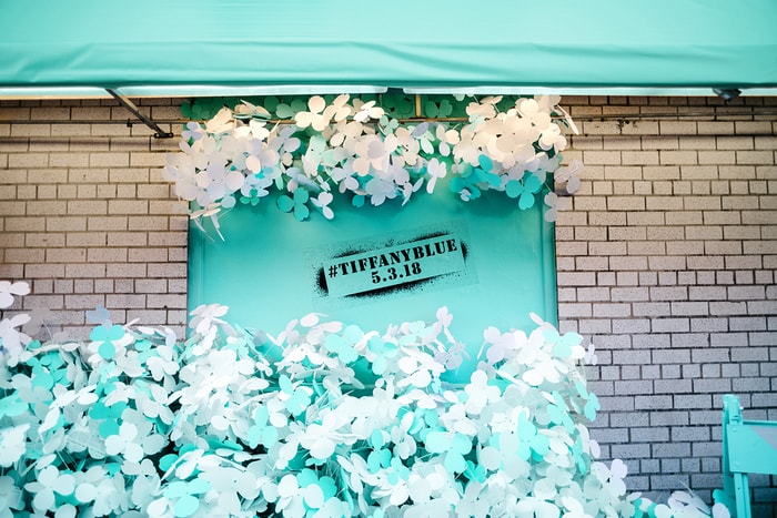 Tiffany & Co. 慶全新「Paper Flowers」系列將面世,以經典 Tiffany Blue 為紐約街頭「染色」!