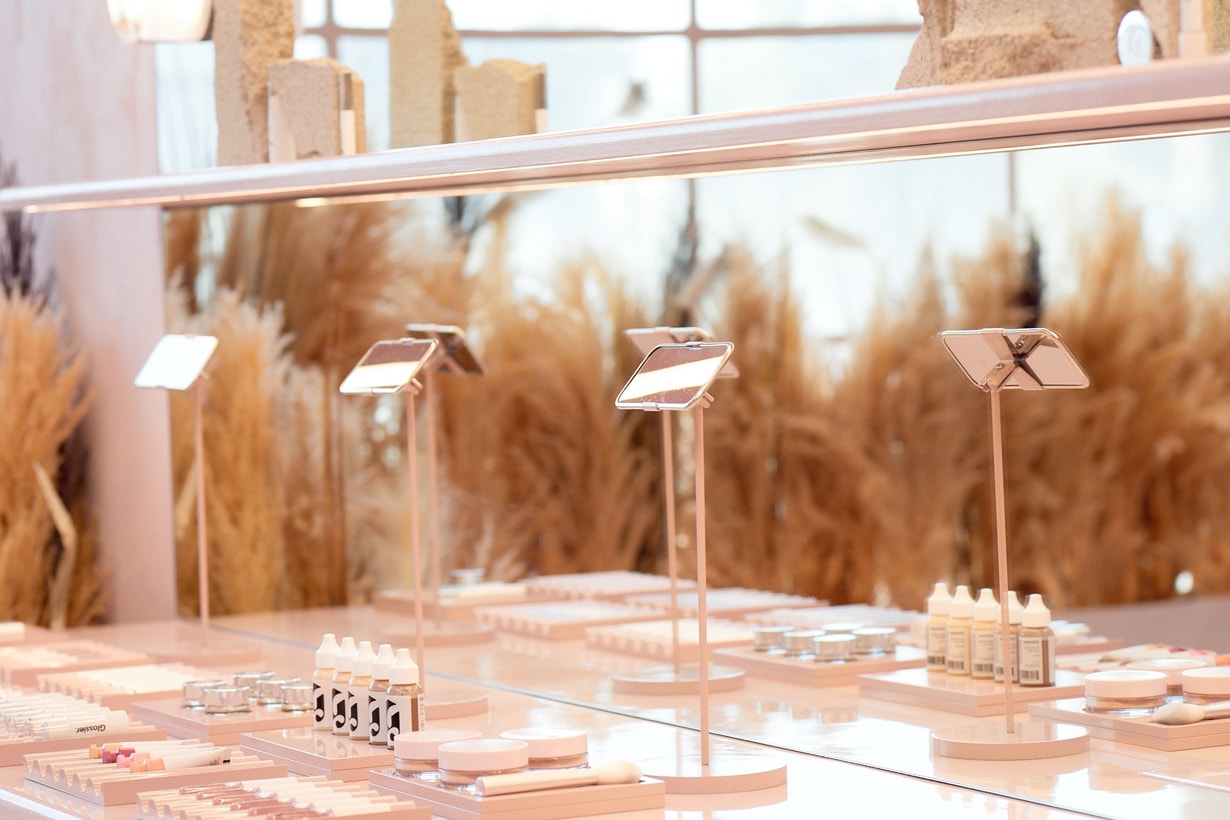 GLOSSIER LOS ANGELES STORE OPENING BEAUTY BRAND INTO THE GLOSS