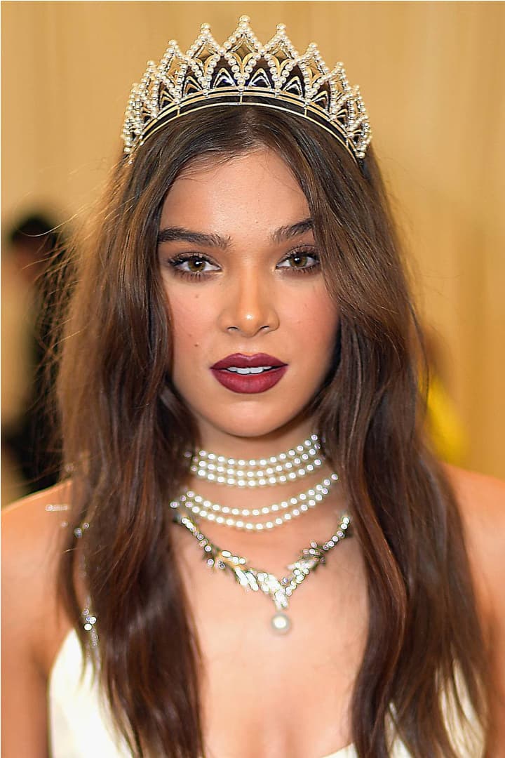 Met Gala 2018 Best Beauty Makeup Hairstyles Look Hailee Steinfield