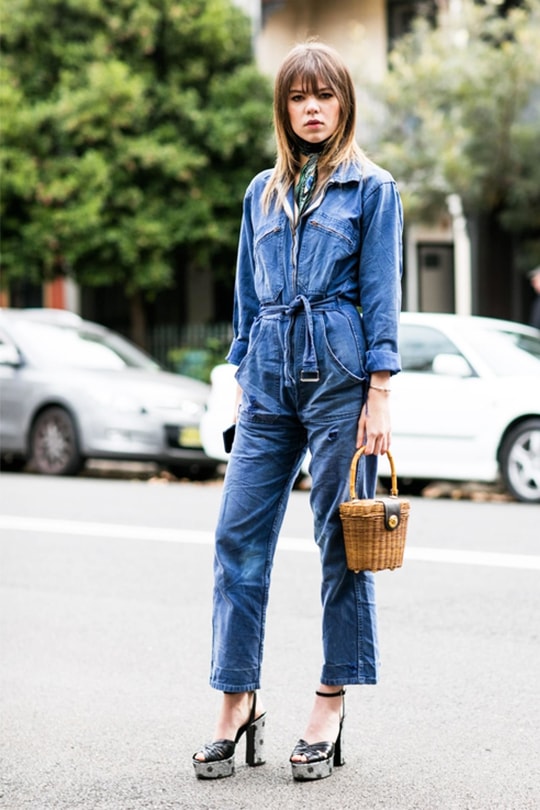 net bag and straw bag street style