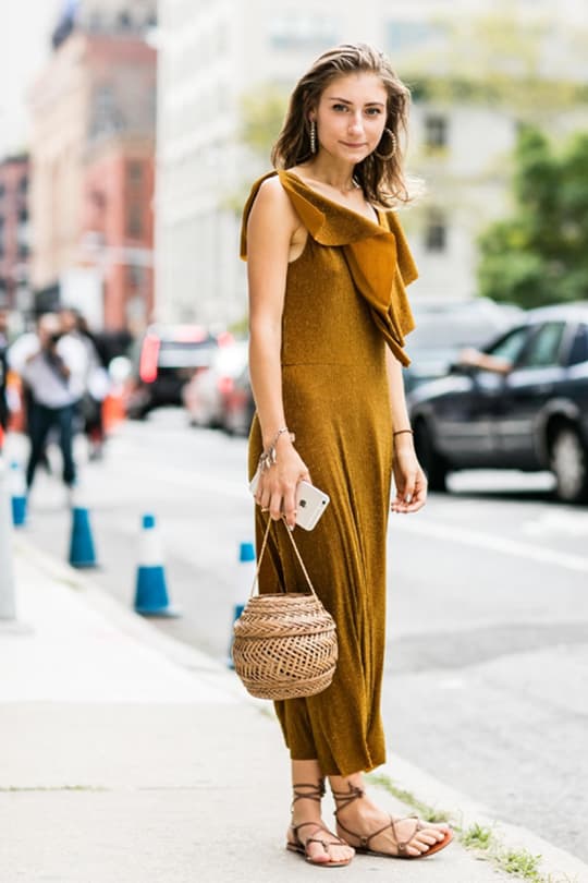 net bag and straw bag street style