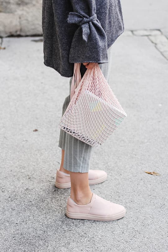 net bag and straw bag street style