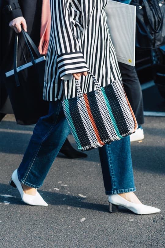 net bag and straw bag street style