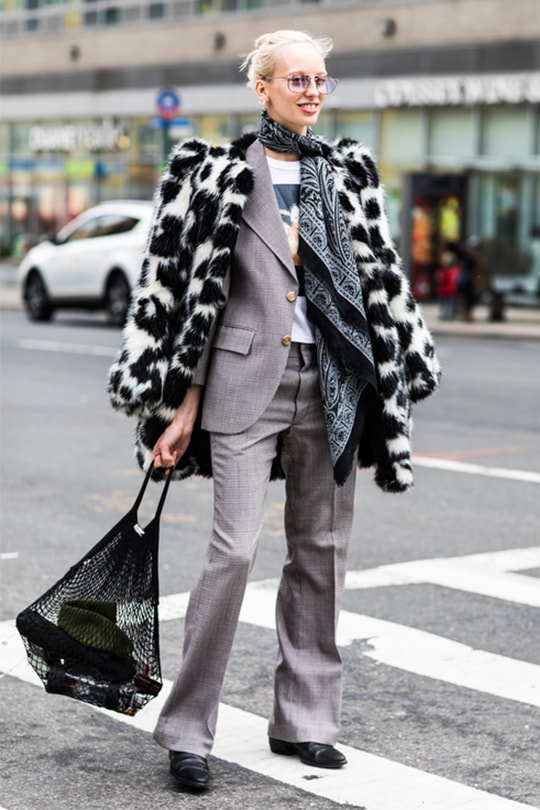 net bag and straw bag street style