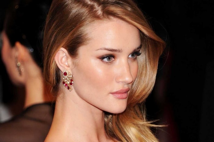 Rosie Huntington 公開了新的美容網站,裡頭充滿超模們不為人知的秘辛