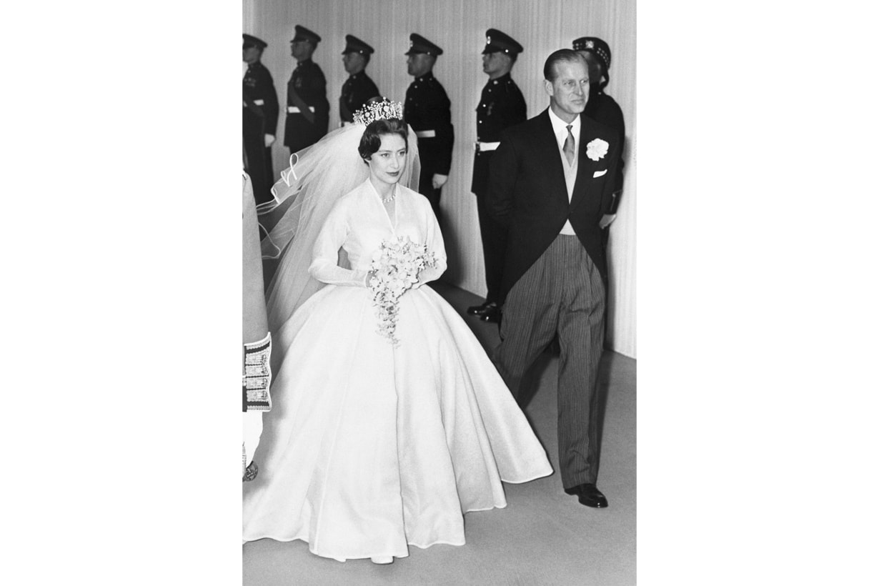 Princess Royal Wedding walk down aisle without father meghan markle thomas markle