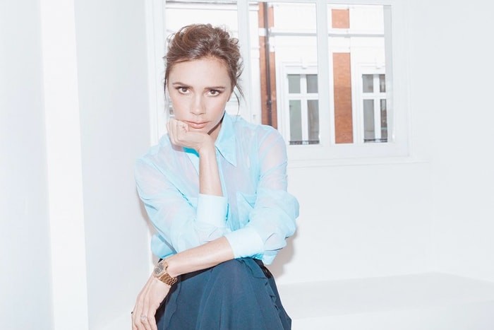 Victoria Beckham 上傳超近自拍照令人驚呼:「這是 44 歲該有的肌膚?」