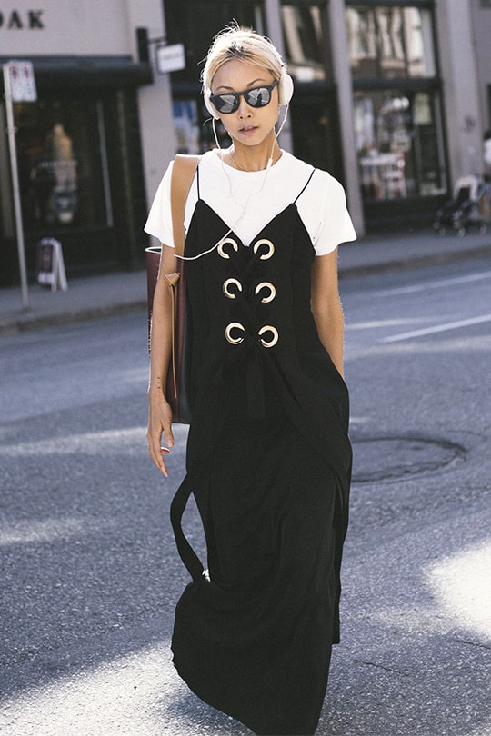 white tee summer street style-