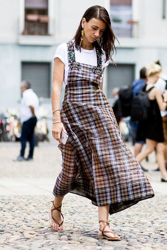 white tee summer street style-