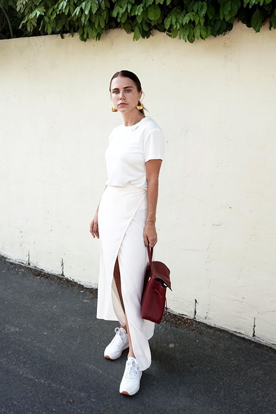 white tee summer street style-