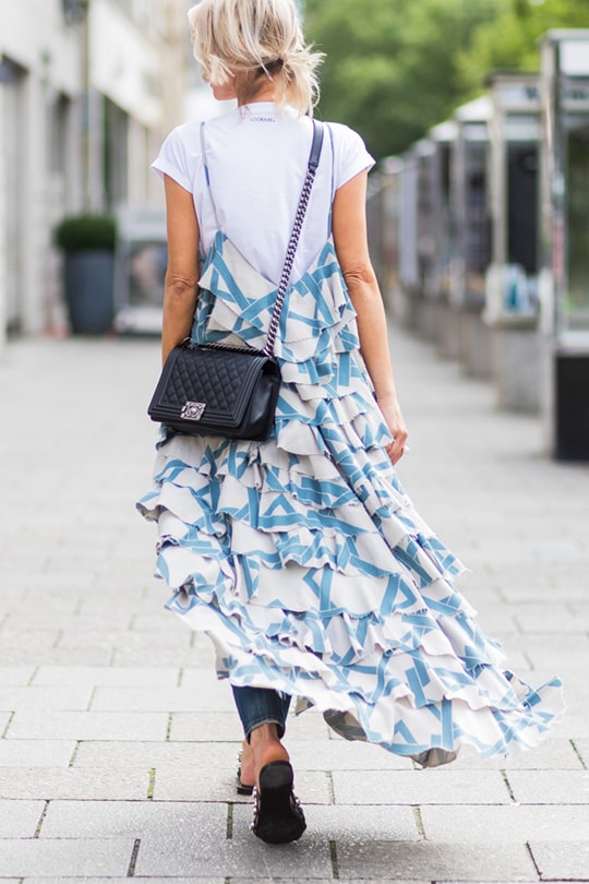 white tee summer street style-