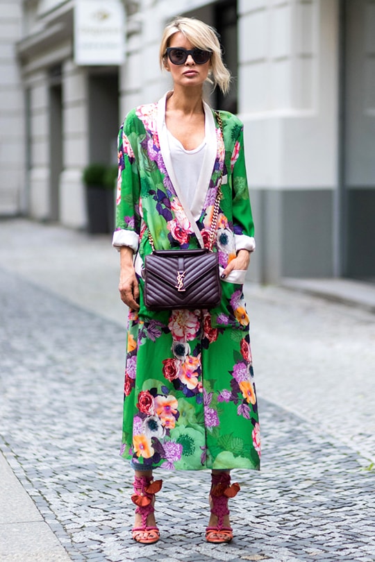 white tee summer street style-