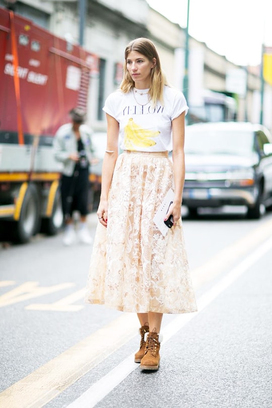 white tee summer street style-