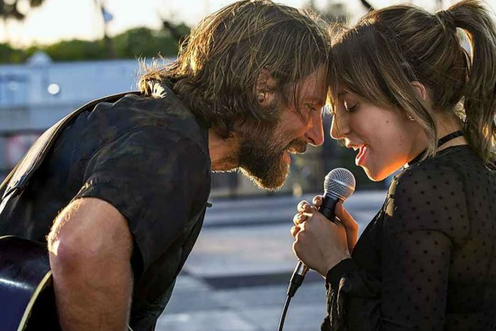 素顏美呆了!Lady Gaga 與 Bradley Cooper 主演《A Star Is Born》預告片釋出