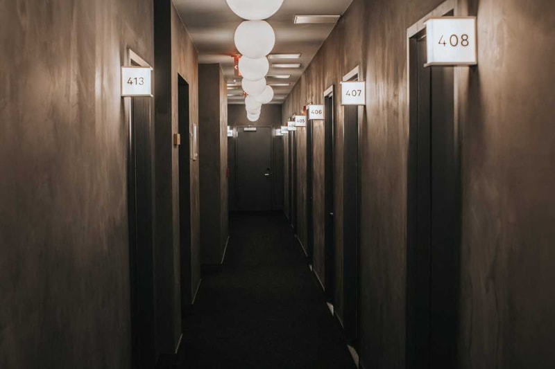gowanus-inn-yard-new-hotel-by-savvy-studios-brooklyn