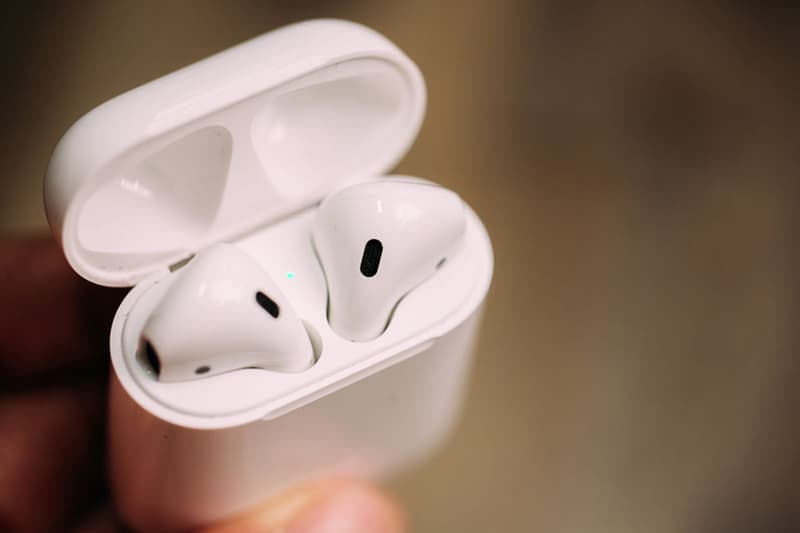 apple airpods case charge iphone