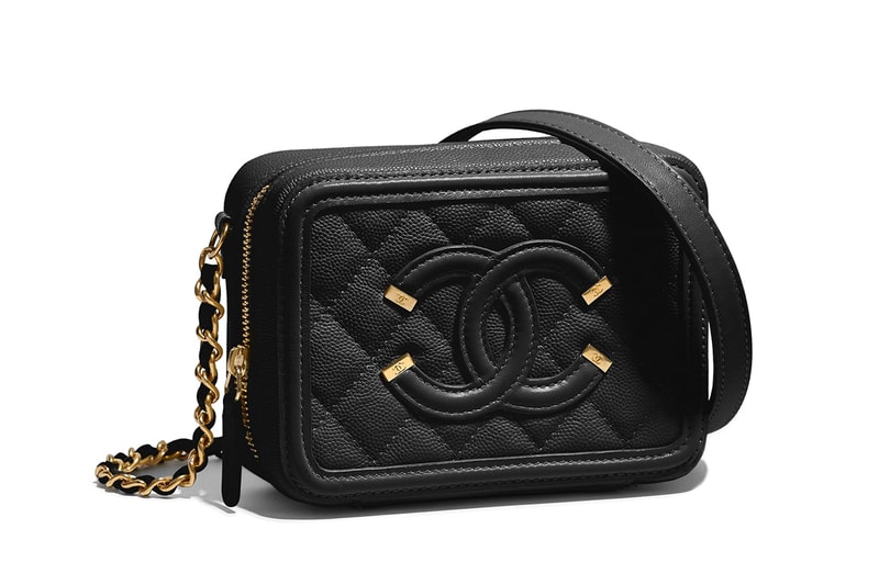 chanel-clutch-with-chain-ss-2018