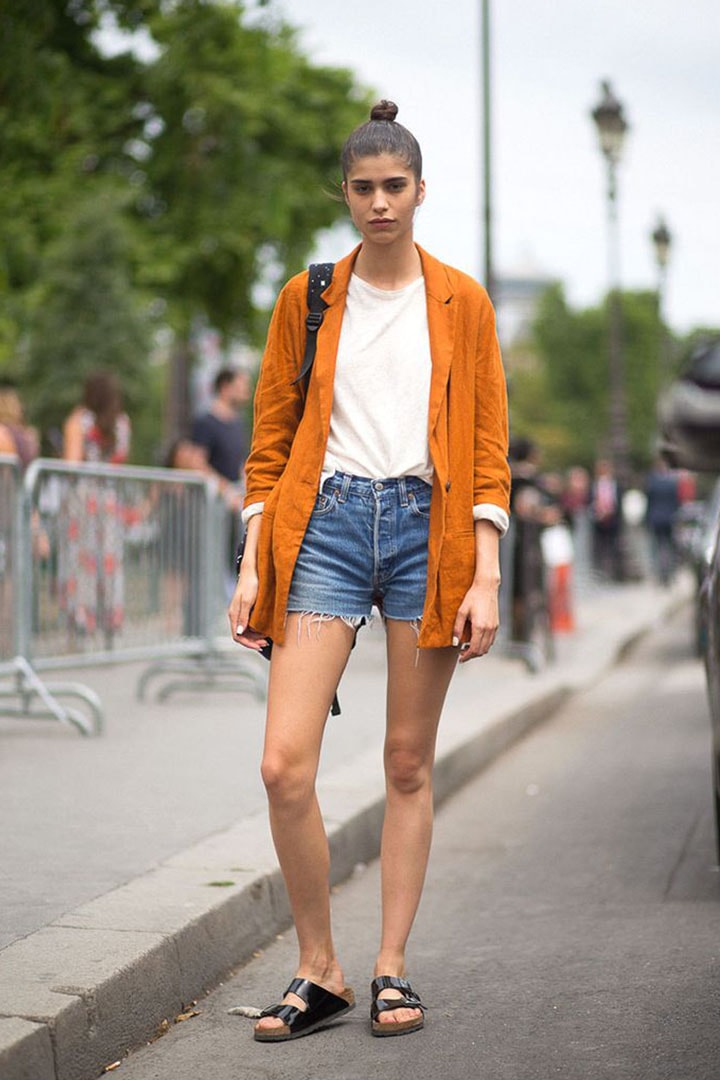 how to style denim shorts with shoes