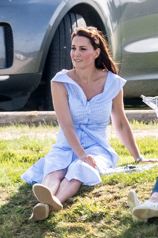 kate-middleton-zara-blue-dress-polo-match