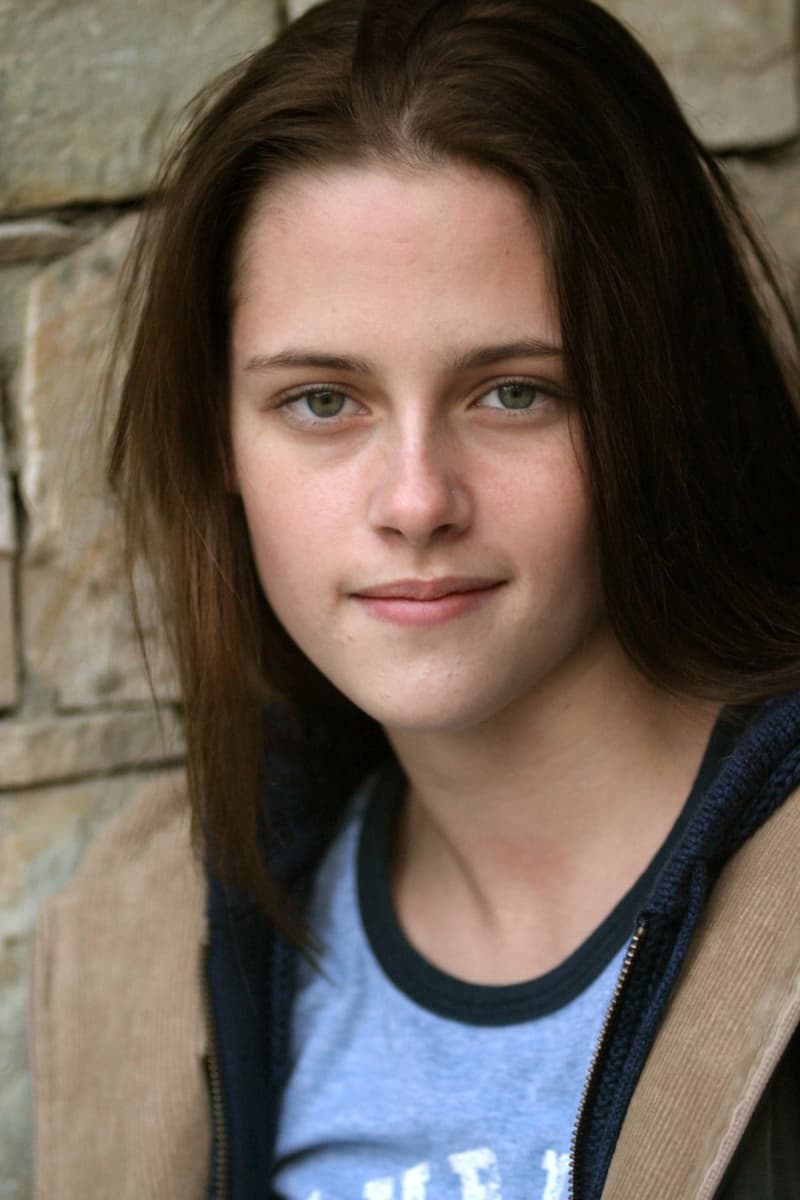 Kristen Stewart beauty evolution long curly hair short hair skin head smokey eyes makeup celebrities hairstyles
