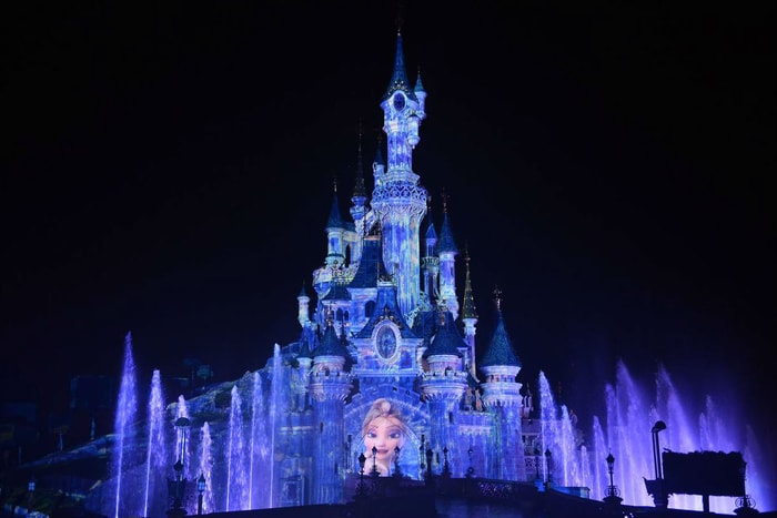 東京迪士尼新建三大主題園區，重現《Frozen》夢幻雪山場景！