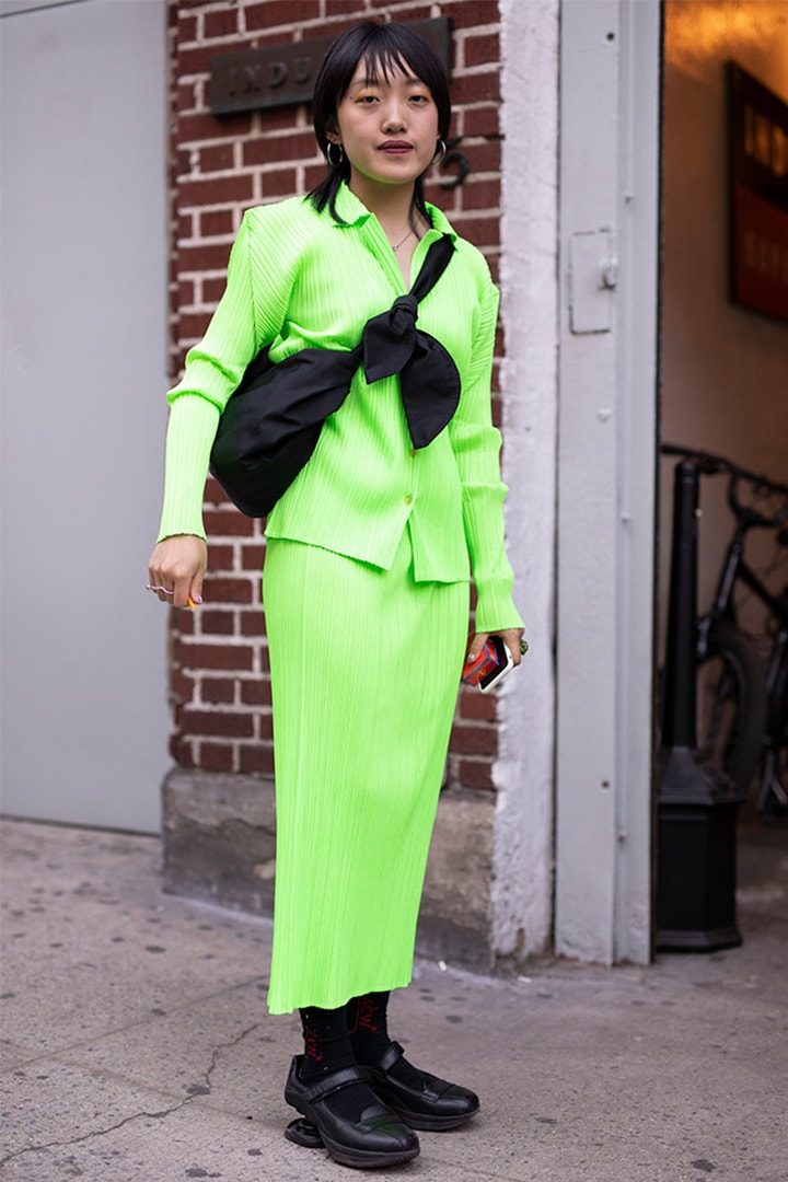 2019 Spring Men's Fashion Week Street Style Neon Suit