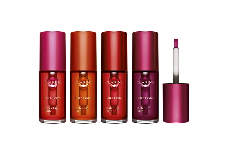 Clarins 新推的唇水以水為基底，沒想到塗上後反而更鎖色更輕盈